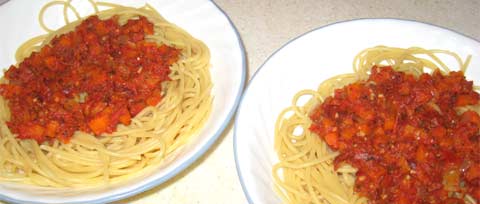Spaghetti lunch for two children